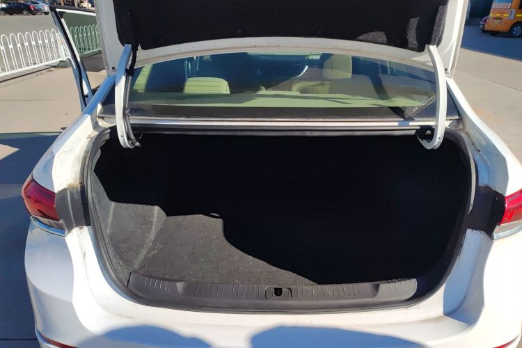 别克 英朗 2021款 典范 1.5L 自动进取型机舱底盘23