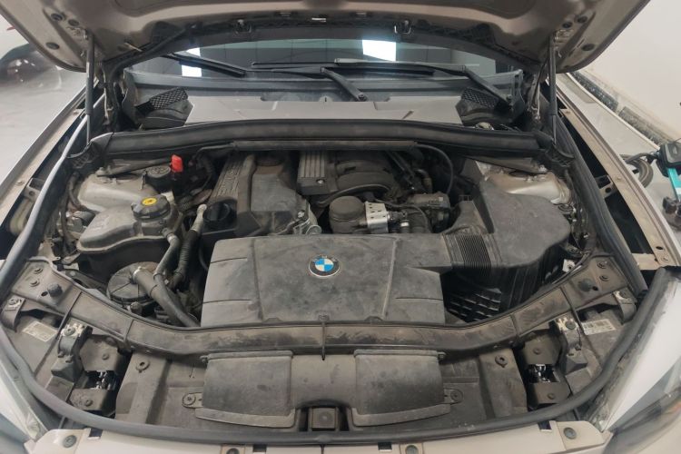 宝马X1 2013款 sDrive18i 时尚型机舱底盘24