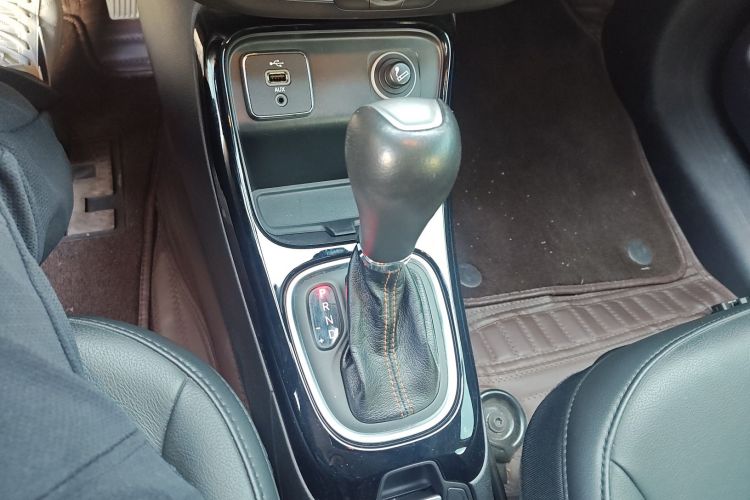 Jeep 指南者 2017款 200T 自动臻享版中控内饰18