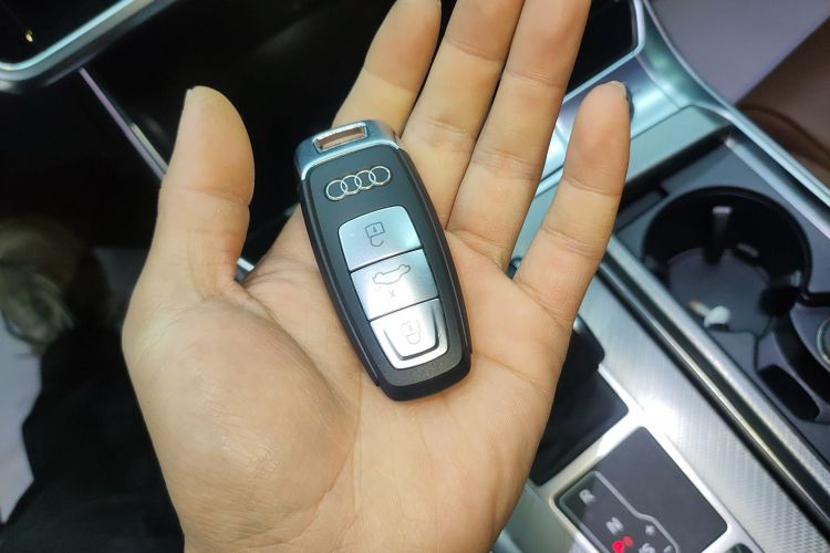 奥迪A6L 2023款 40 TFSI 豪华致雅型中控内饰7001