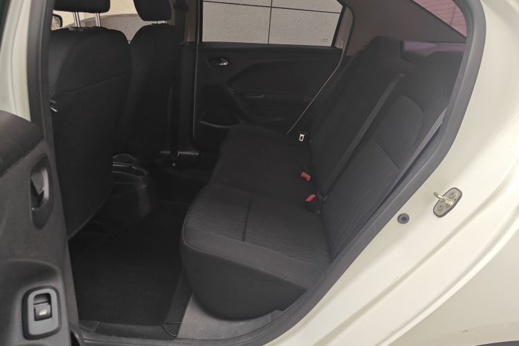 雪铁龙 爱丽舍 2016款 1.6L 手动时尚型中控内饰7004