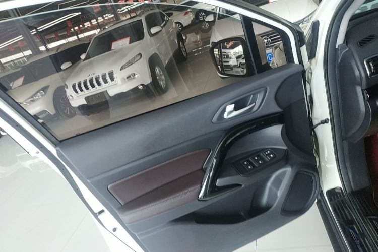 广汽传祺 传祺GS4 2018款 235T 自动两驱至尊版中控内饰7004