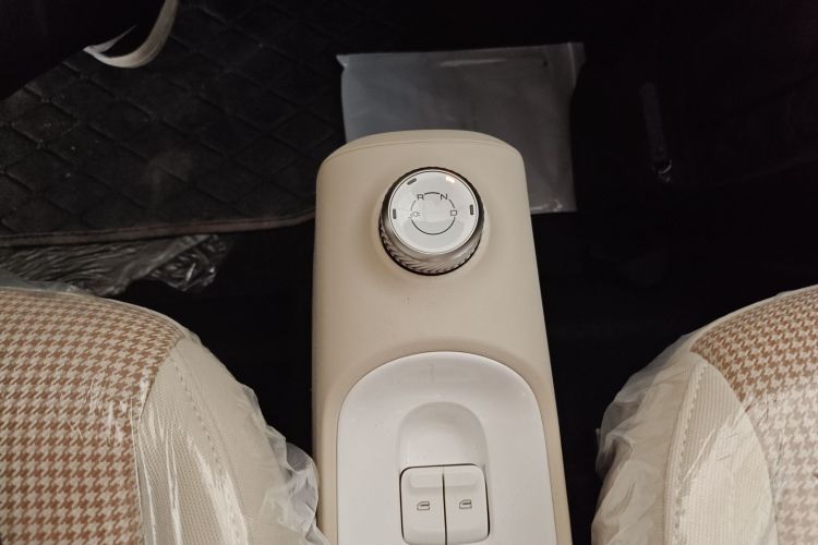 五菱汽车 宏光MINIEV 2024款 第三代 215km 青春版中控内饰18