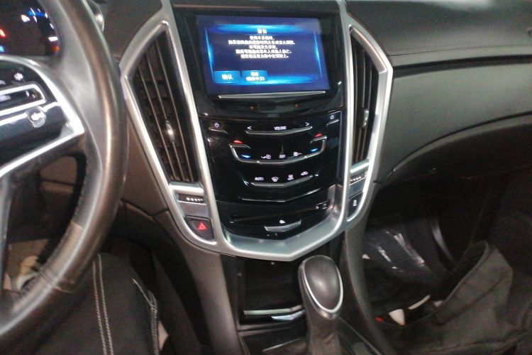 凯迪拉克SRX 2015款 3.0L 舒适型中控内饰16