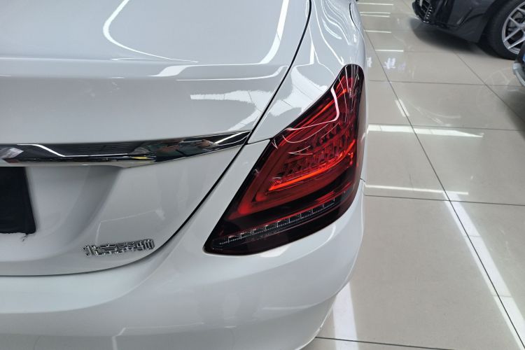 奔驰C级 2021款 C 200 L 时尚型运动版车身外观9