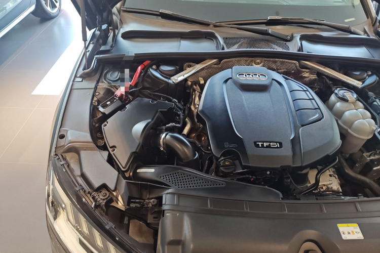 奥迪A4L 2022款 40 TFSI 豪华动感型机舱底盘25