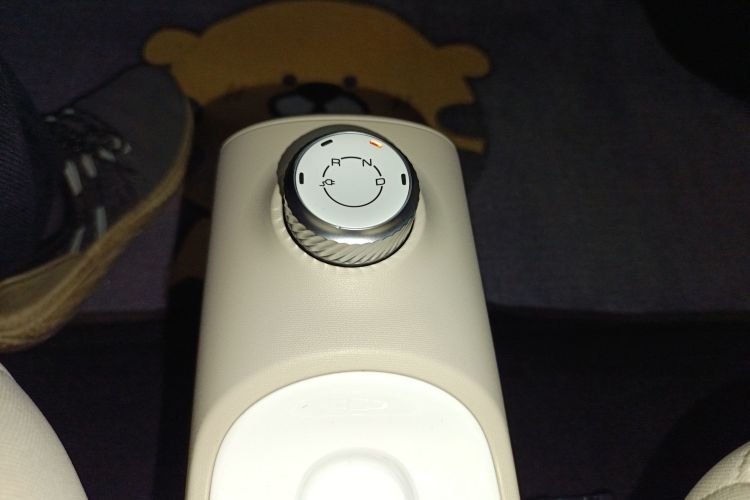 五菱汽车 宏光MINIEV 2024款 第三代 215km 青春版中控内饰18