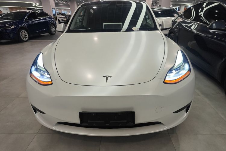 特斯拉 Model Y 2024款 后轮驱动版车身外观2