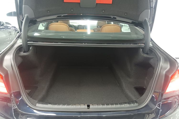 宝马5系 2020款 530Li 领先型 M运动套装机舱底盘23