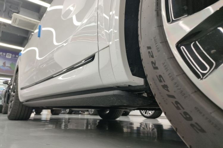 鸿蒙智行 问界M8 2025款 增程 Ultra版 53.4kWh 5座版局部细节9001