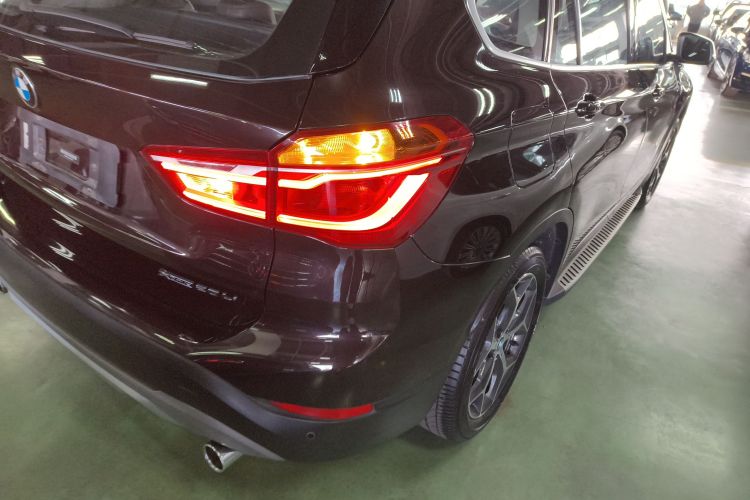 宝马X1 2018款 xDrive20Li 尊享型车身外观9