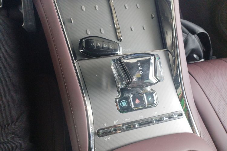 腾势Z9GT 2024款 1100四驱Ultra版中控内饰18