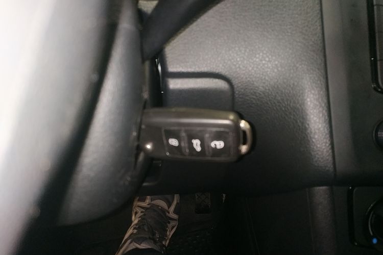 大众 Polo 2016款 1.4L 自动风尚型中控内饰7001