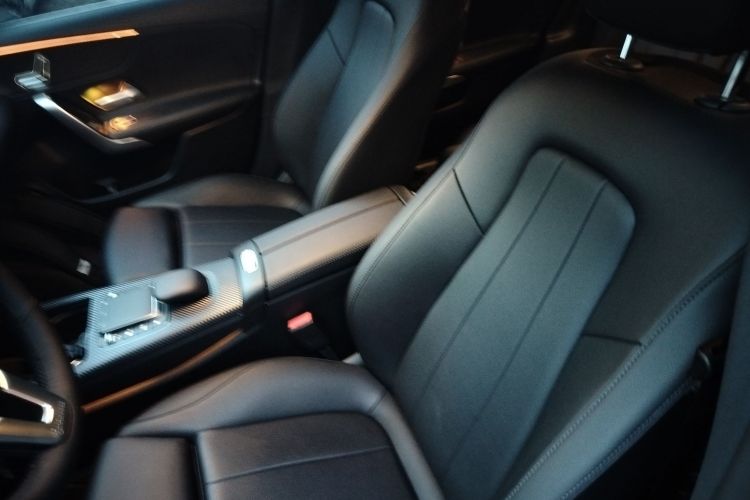 奔驰A级 2021款 A 200 L 运动轿车动感型中控内饰19