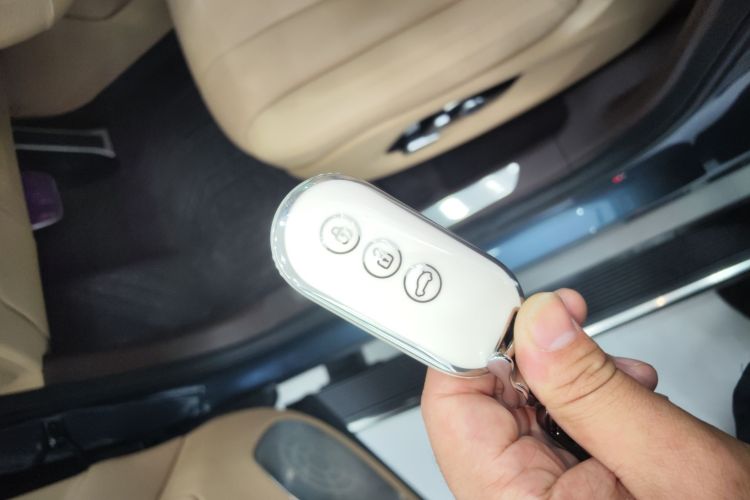 鸿蒙智行 问界M7 2024款 1.5T 智驾后驱Ultra版 5座中控内饰7001