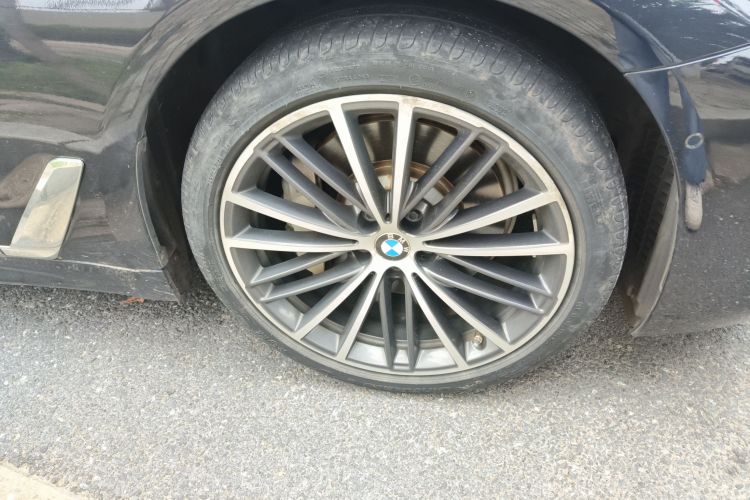 宝马5系 2020款 530Li 领先型 M运动套装车身外观10