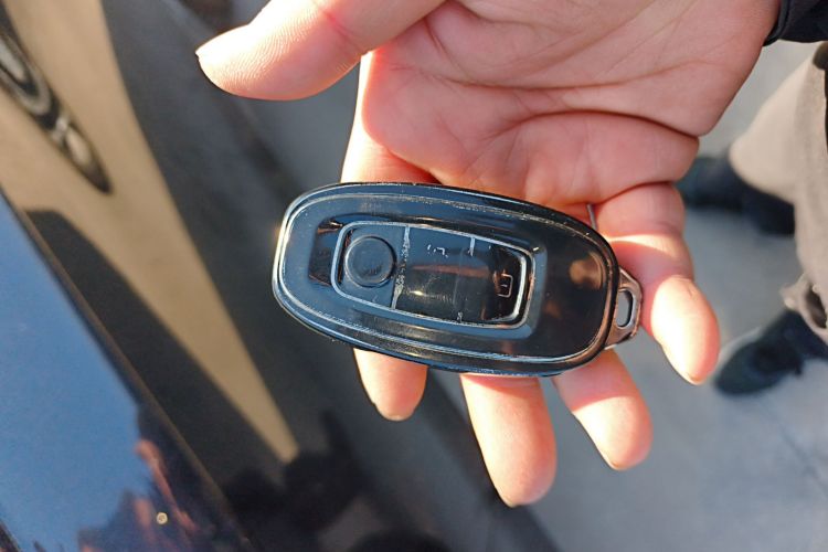 红旗E-QM5 2024款 500km 出行版中控内饰11