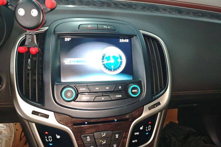 别克 君越 2013款 2.4L SIDI精英舒适型中控内饰16