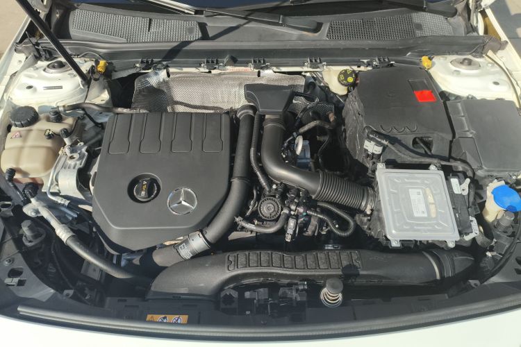 奔驰A级(进口) 2019款 A 200 动感型机舱底盘24