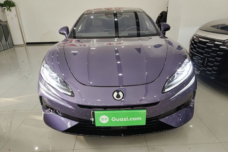 腾势Z9 2024款 1100km 四驱Max版车身外观2