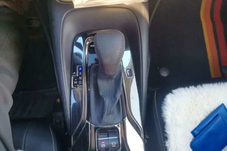 丰田 卡罗拉 2019款 1.2T S-CVT GL-i精英版中控内饰18