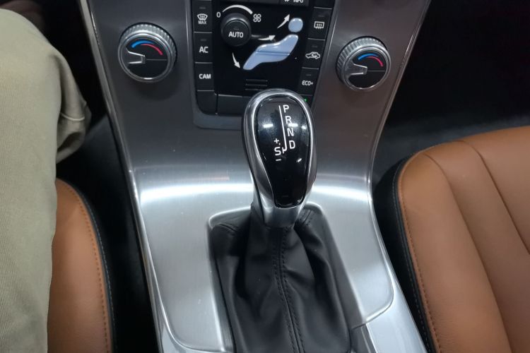 沃尔沃S60 2019款 S60L T5 智远版中控内饰18