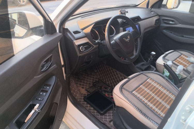 五菱汽车 五菱宏光 2019款 1.5L S标准型国VI LAR中控内饰20