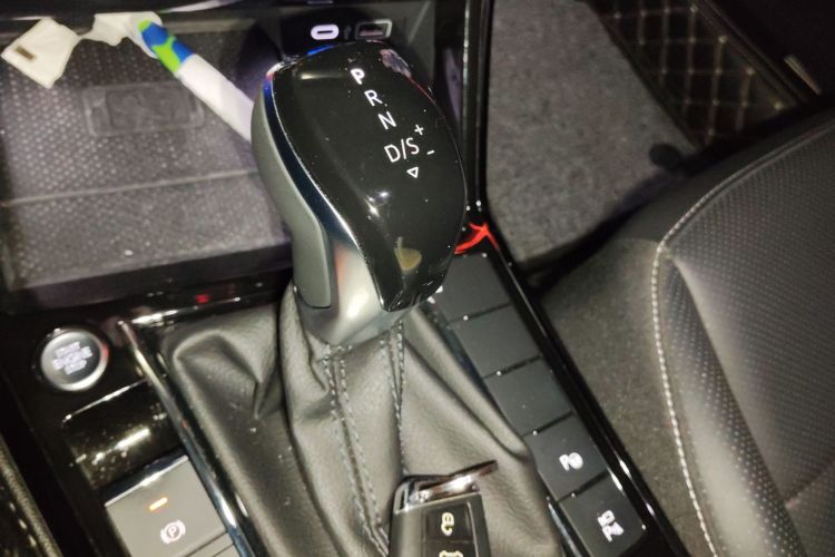 大众 帕萨特 2024款 380TSI 豪华版中控内饰18