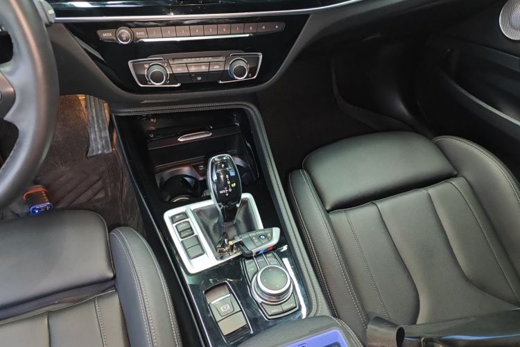 宝马1系 2021款 改款 125i M运动曜夜版中控内饰18