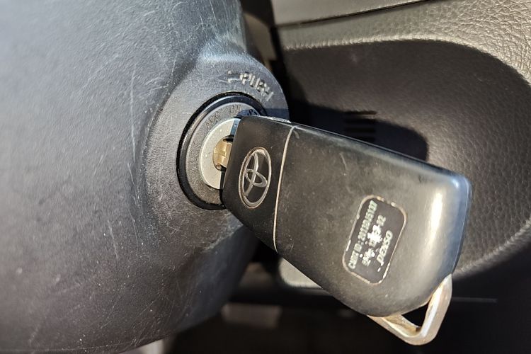 丰田 雷凌 2017款 改款 185T CVT精英版 国V中控内饰11