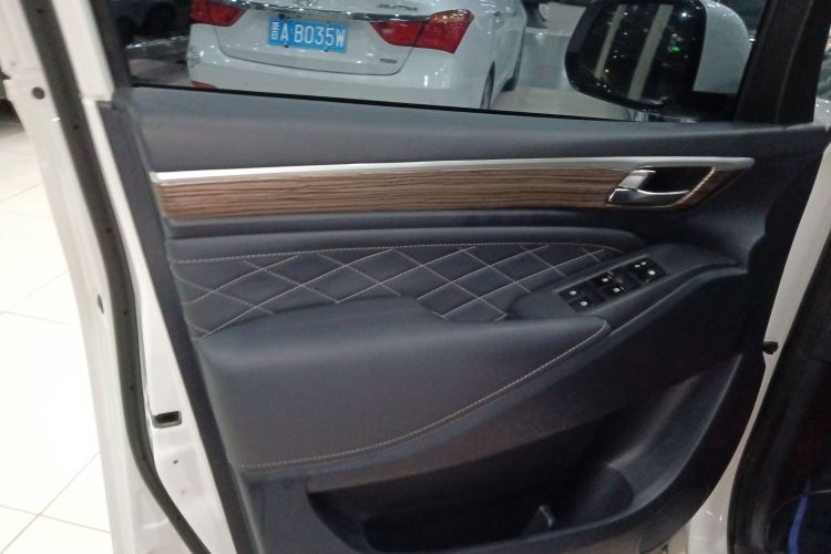 广汽传祺 传祺M8 2018款 320T 尊享版中控内饰7007