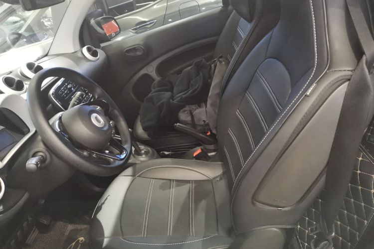smart fortwo 2018款 1.0L 52千瓦硬顶灵动版 国V中控内饰21