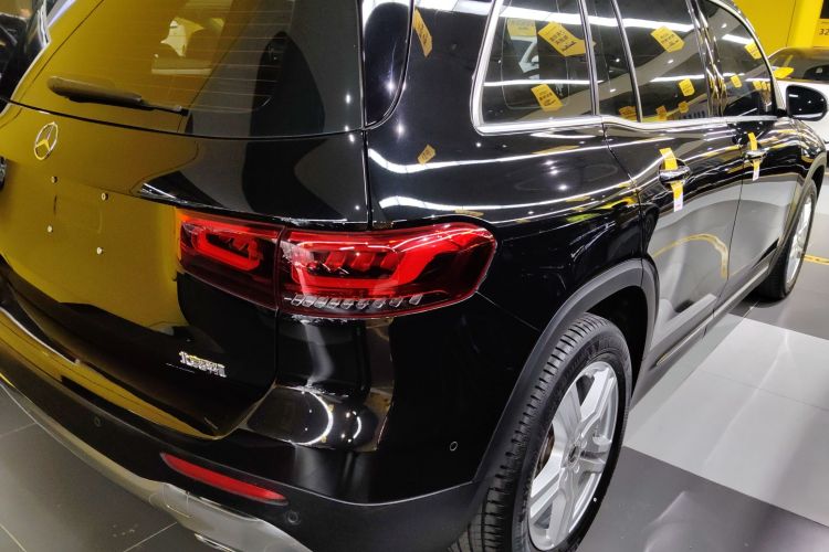 奔驰GLB 2021款 GLB 200 动感型车身外观9