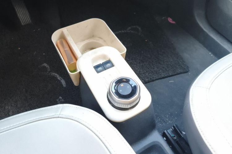 吉利银河 2024款 200km 熊猫骑士中控内饰18