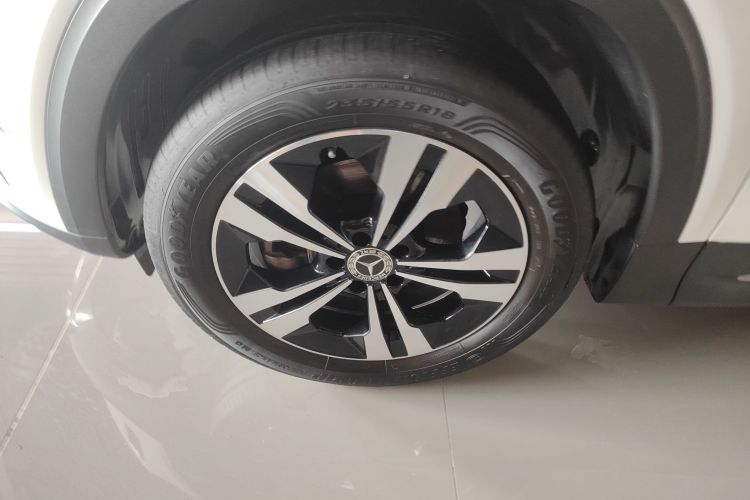 奔驰GLB 2024款 GLB 200 动感型车身外观6007