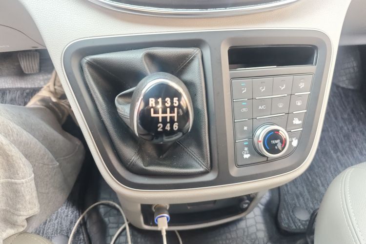 江淮瑞风 瑞风M4 2020款 2.0CTI 柴油 手动劲享型 国VI中控内饰18