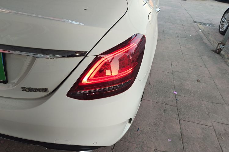 奔驰C级 2019款 C 180 L 时尚型运动版车身外观9