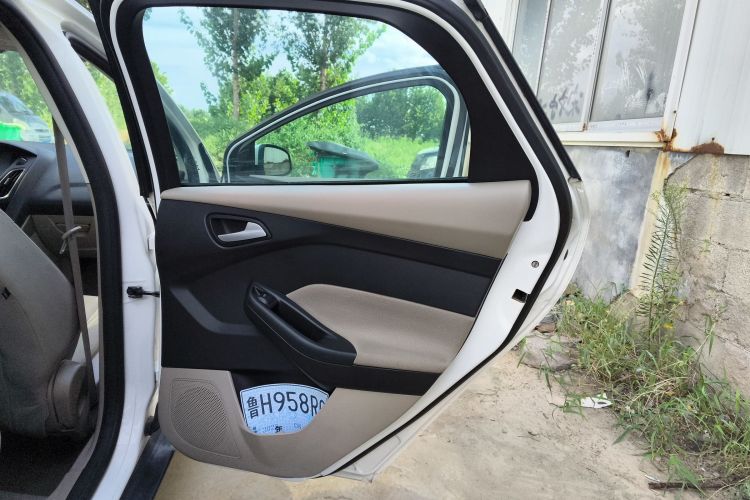 福特 福克斯 2015款 三厢 1.6L 自动舒适型中控内饰7006