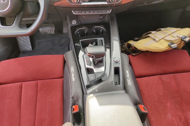 奥迪A4L 2022款 45 TFSI quattro 臻选动感型局部细节18