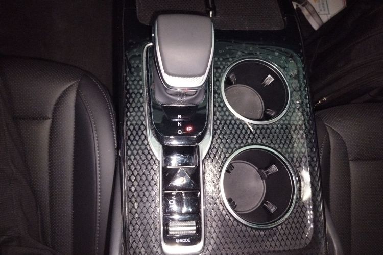 红旗HS3 PHEV 2024款 PHEV 115km 劲为版中控内饰18