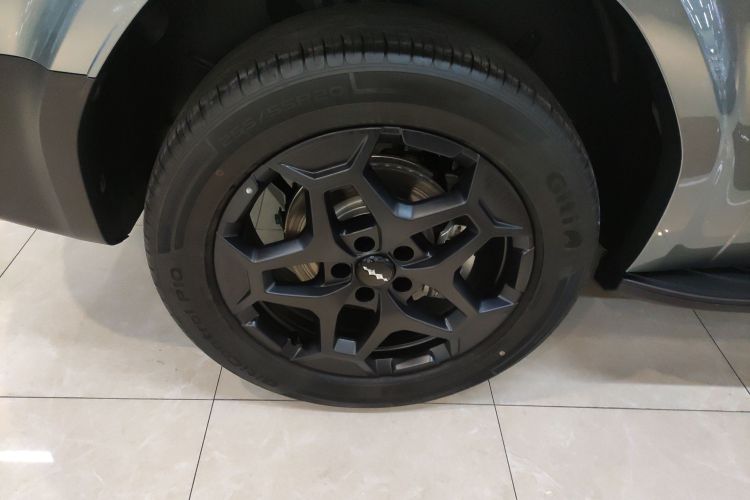 方程豹 钛7 2025款 190KM四驱Ultra版车身外观6008