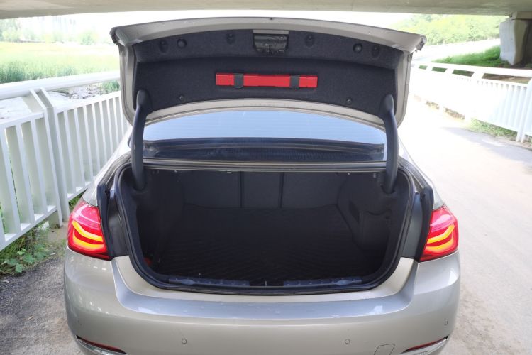 宝马3系 2016款 316Li 时尚型局部细节23