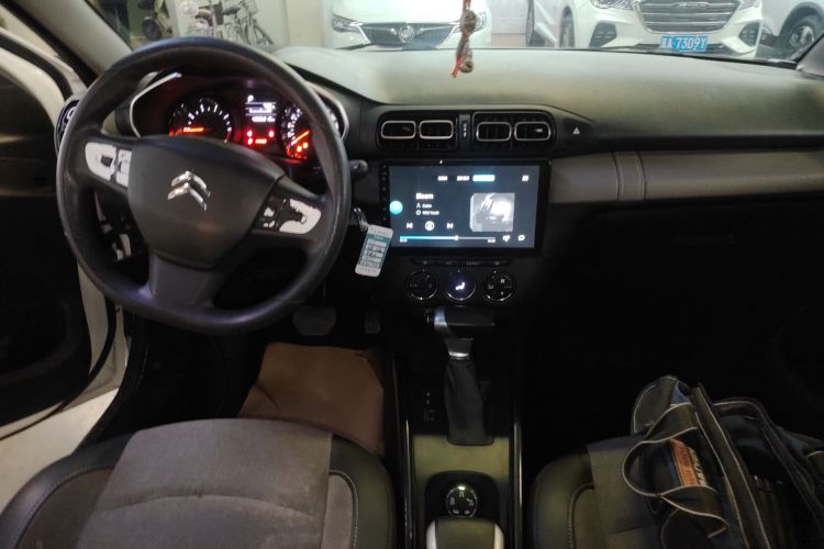 雪铁龙C3-XR 2019款 230THP DCT越领版中控内饰16