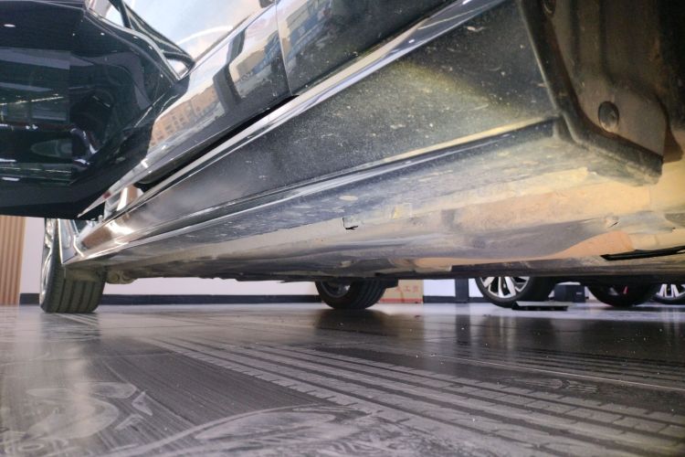 捷豹XEL 2022款 2.0T 250PS R-DYNAMIC S进取运动版局部细节9001