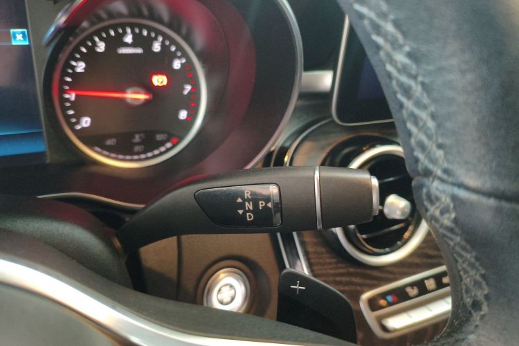 奔驰C级 2019款 C 180 L 动感型运动版局部细节18