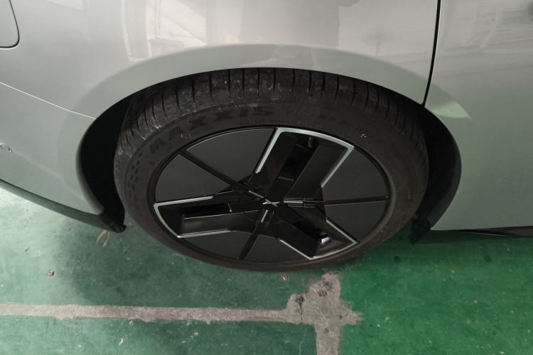 小鹏P7 2025款 702 长续航 Ultra车身外观6008