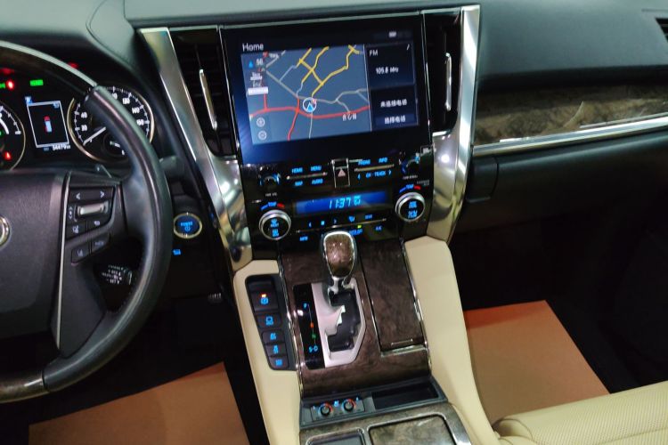 丰田 威尔法 2023款 皇冠 双擎 2.5L HV至尊版中控内饰16