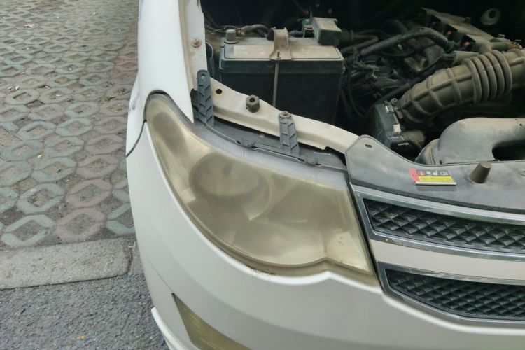 五菱汽车 五菱宏光 2016款 1.5L 改款S舒适型车身外观8