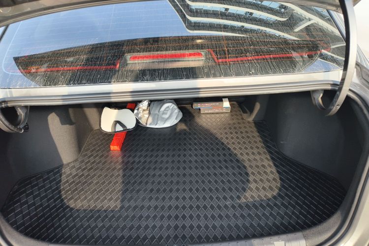 吉利汽车 帝豪 2025款 第4代 1.5L 手动龙腾版机舱底盘23