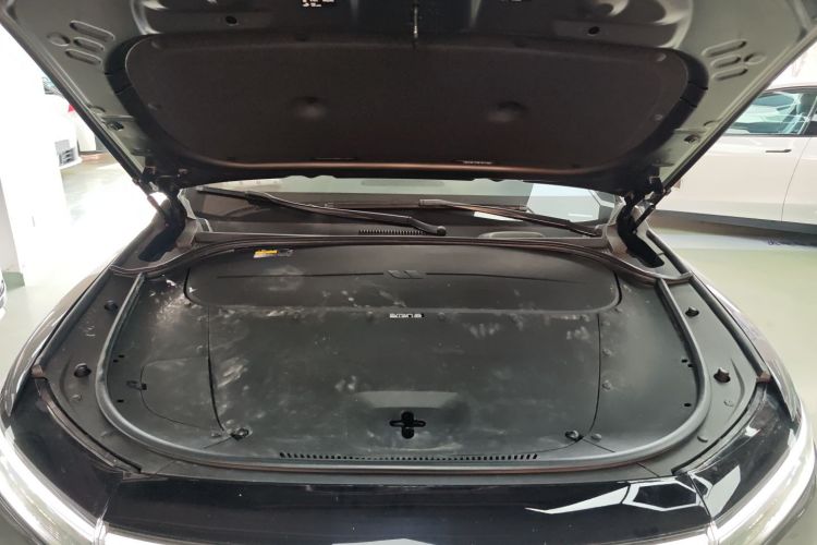 理想汽车 理想ONE 2021款 增程6座版机舱底盘24